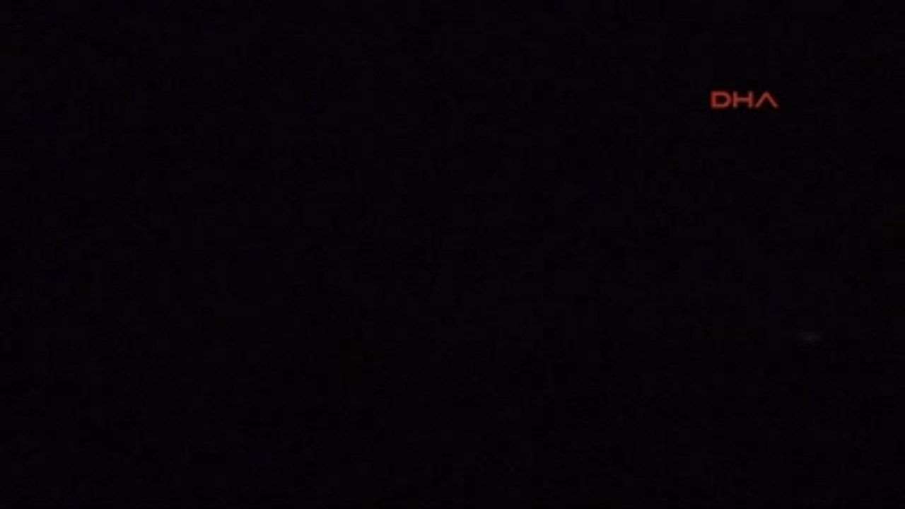 İdil'de Hendek Kazıp Yol Kapatan PKK'lılar, Polisle Çatıştı