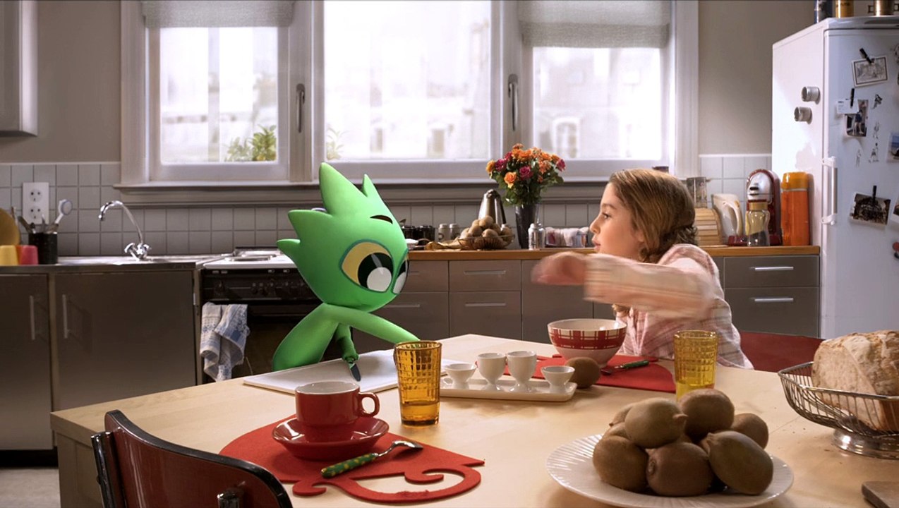 spot cinema kiwi : degustation d'un kiwi à la coque !