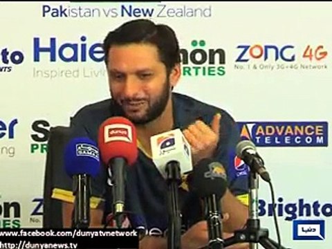 Shahid Afridi wearing earplugs against New Zealand Match.