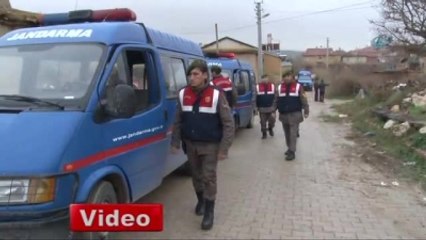 Anne ve Kızını Eşinin Kıyafetlerini Giyerek Öldürmüş