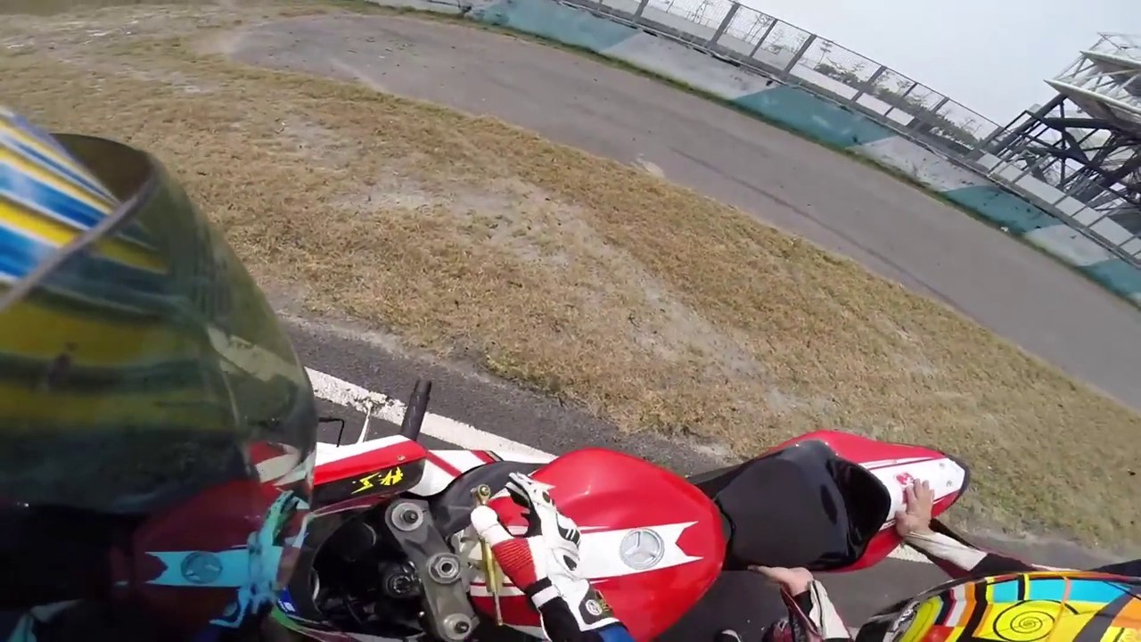 GoPro_ Crash!!! Ninja ZX6R vs K11 GSX-R 600