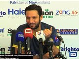 Dunya News- Afridi wearing earplugs against New Zealand Match