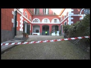 Download Video: Napoli - Crollo di calcinacci in villa Pignatelli a Chiaia (18.12.14)