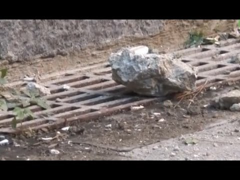 Napoli - Crollo di calcinacci in villa Pignatelli a Chiaia -live- (18.12.14)