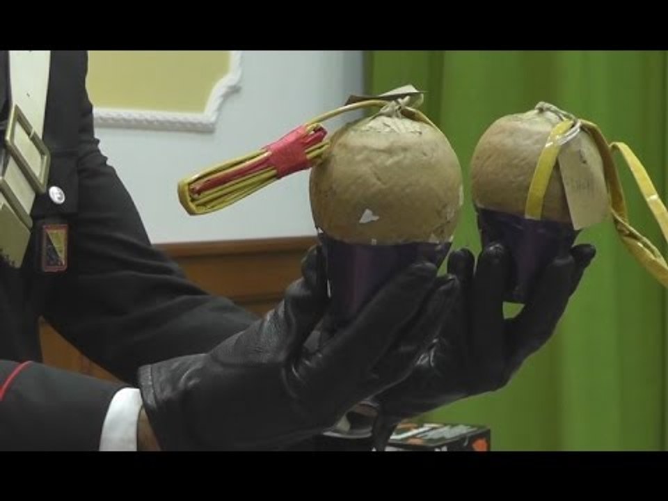 Mugnano (NA) - Botti illegali, sequestrate bombe carta a forma di babà -1- (18.12.14)