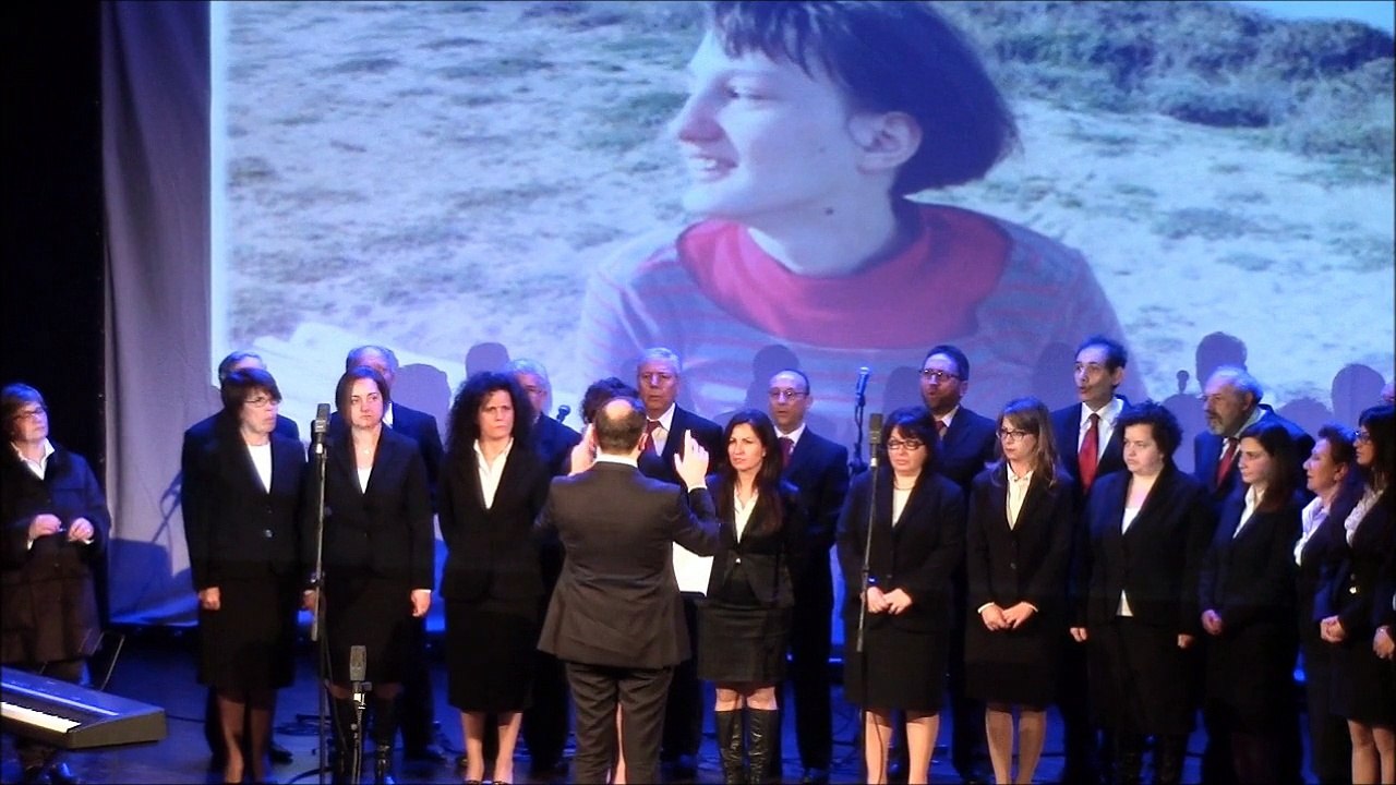 Elisalento 1^ Ediz.Coro Maria Assunta in cielo Oria diretto dal Maestro Mauro Mattei Concerto per Elisabetta 13 dic 2014-Teatro Com.le Torre SS