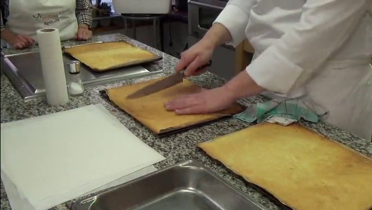 Bûche de Noël : le biscuit, avec Cuisine Aptitude