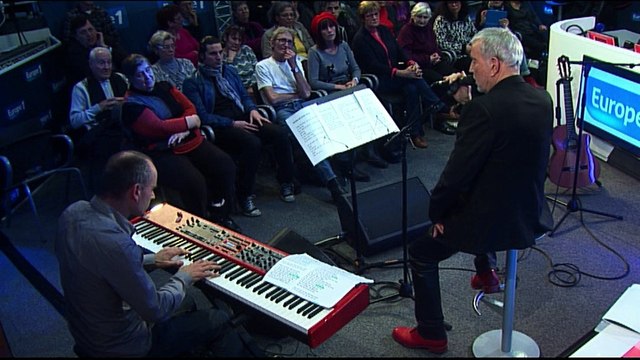 Bernard Lavilliers interprète Est-ce ainsi que les hommes vivent? reprise de Léo Ferré
