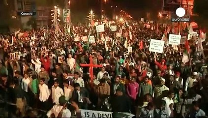 مظاهرات منددة بجريمة مدرسة بيشاور في باكستان