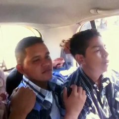Miren lo que paso en el taxi que pena con el conductor hasta el trago para que no lo mataran