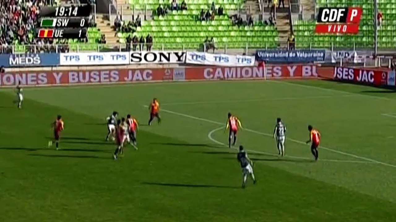 Chile: Stürmerpech bei Doppel-Kopfball