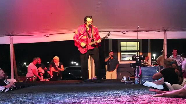 Chris Baratta sings ALL SHOOK UP at Elvis Week 2013 video