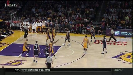 Nick Young éjecté pour un coup de coude sur Steven Adams