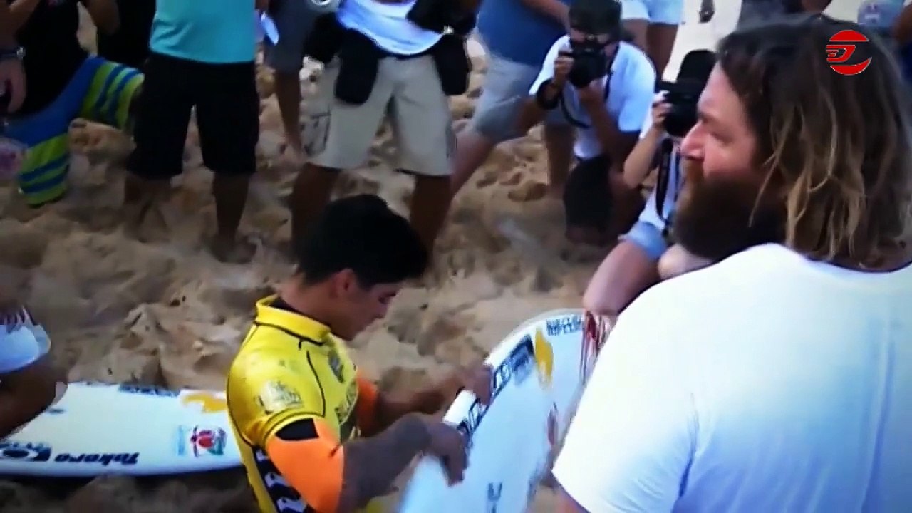 Gabriel Medina é campeão mundial de surfe