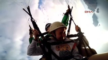 Fethiye Ağırlığı Taşıyamayan Paraşüt Havada İkiye Bölündü