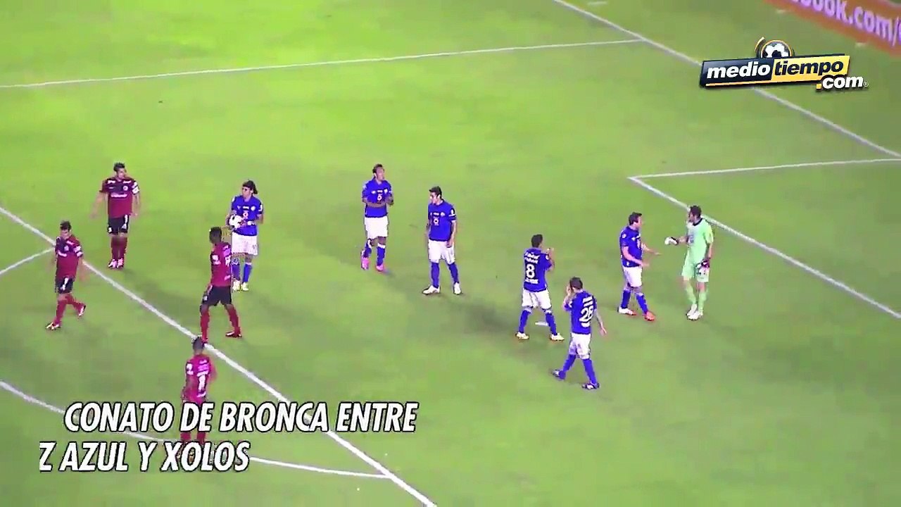 18 - Conato de bronca entre Xolos y Cruz Azul en la semi de la CONCACHAMPIONS