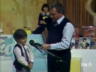 Le petit Nicolas déclare sa flamme à Mireille Mathieu