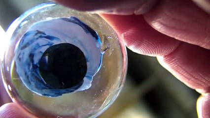 Un dragon avec du papier mâché ... Magnifique !