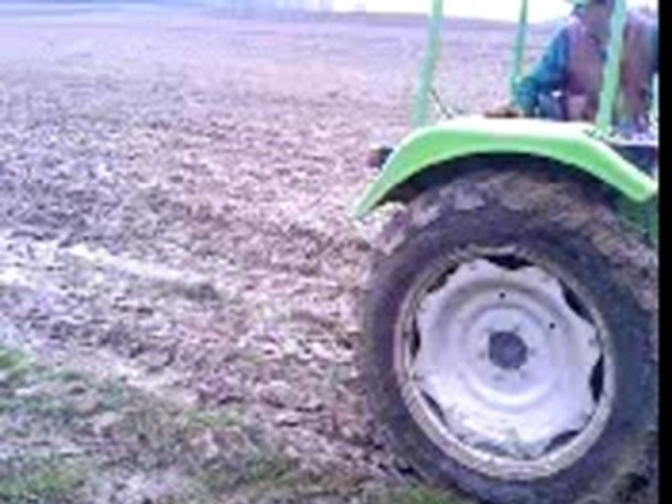 G60 wird aus Acker gezogen