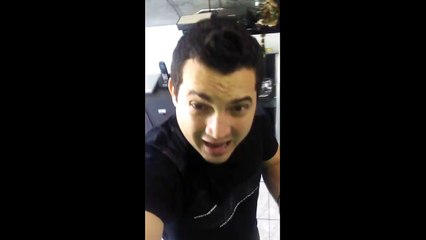 Aquela menina sem noção chegando na balada