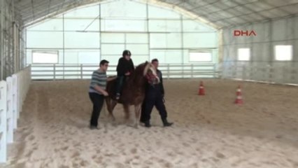 Bursa Gıda, Tarım ve Hayvancılık Bakanı Eker Hipoterapi Merkezi Açılışına Katıldı, Atları Besledi...