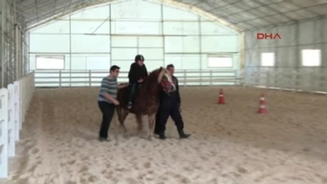 Bursa Gıda, Tarım ve Hayvancılık Bakanı Eker Hipoterapi Merkezi Açılışına Katıldı, Atları Besledi...