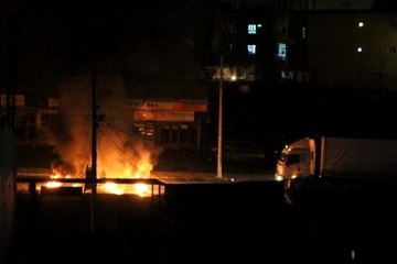 Silopi'de Yol Kesen PKK'lı Gruba Müdahale Eden Polislere Molotof ve Ses Bombası