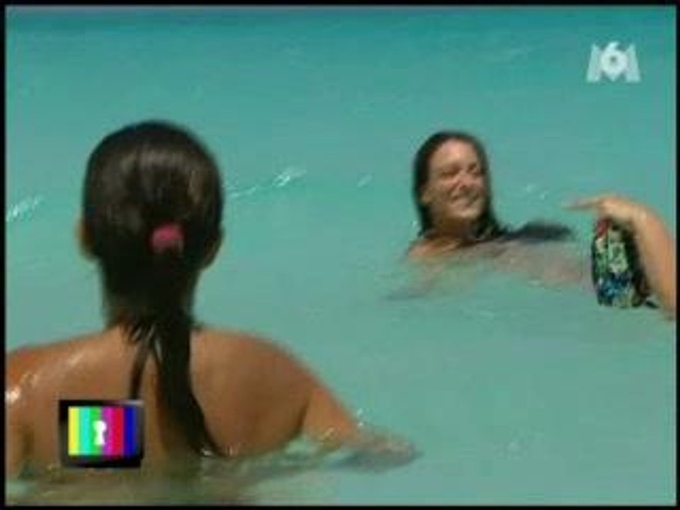 Christine Bravo a la plage - nue