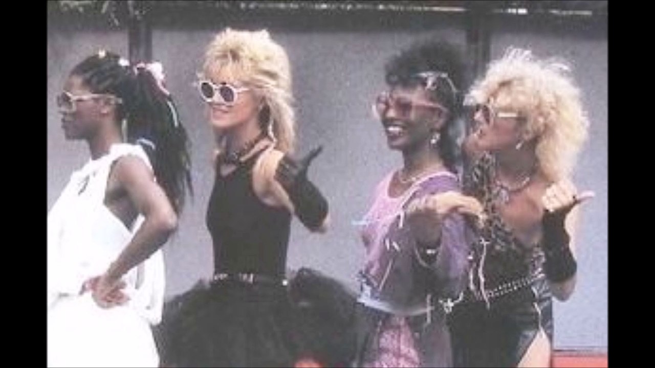 Street Angels - Dressing Up (1983)