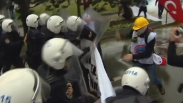 Turkish riot police use water cannons, smoke grenades on protesting teachers