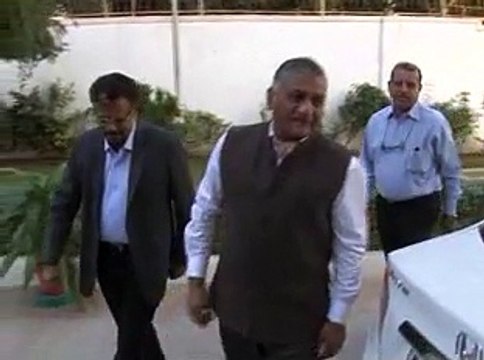 Gujarat CM Anandiben Patel meets MoS, External Affairs VK Singh