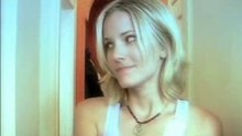 Blond in ipod shuffle
