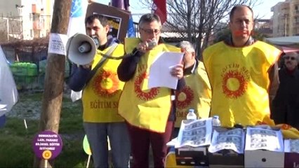 Bergama Eğitim-SEN'den Ayakkabı Kutulu Protesto Eylemi