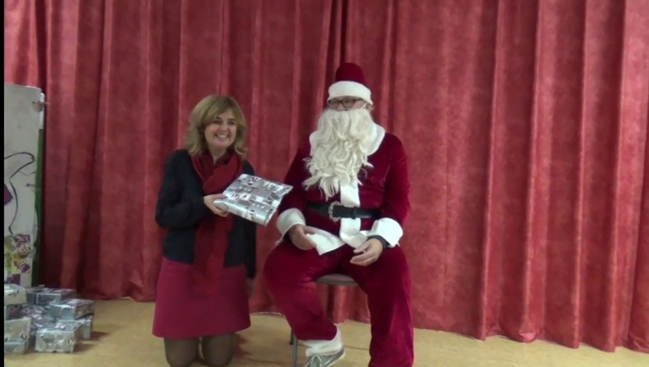 Salernes Noël 2014 Crêche " LE PETIT CALIN " de Salernes animé par l' association JABIRUE spectacle & danse en présence de Virginie Lanza Adjointe à la Mairie de Salernes