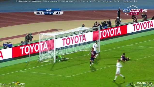 Un défenseur de San Lorenzo arrache le maillot de Benzema (Real Madrid vs. San Lorenzo)