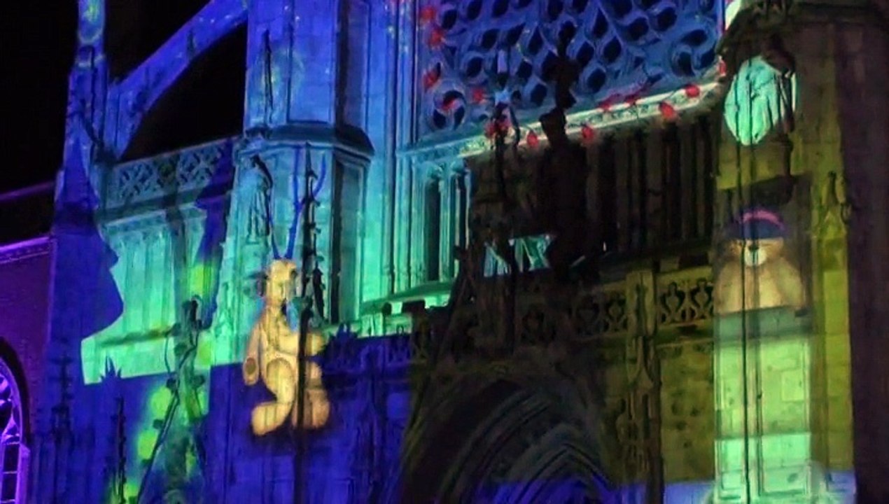 DUNKERQUE - Conte de Noel projeté sur l'église St-Eloi