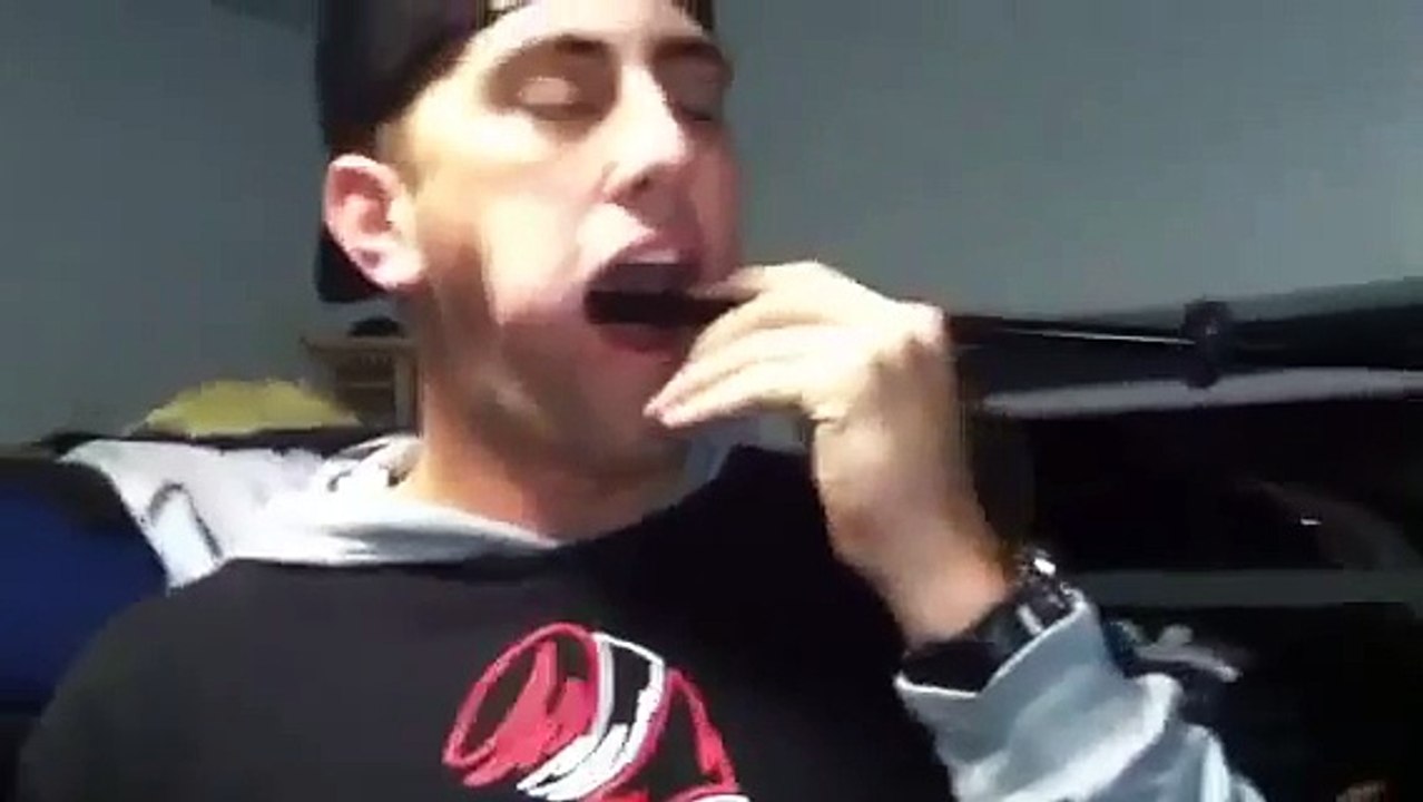blowdart-through-cheek-guy/ comment se faire percer la joue