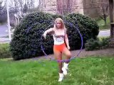 hooters-hula-hooper/ fille sexy au cerceau