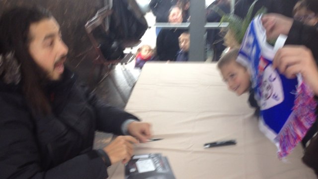 Moundir généreux avec ses fans à Sablé