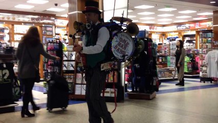 Seattle Airport One Man Band at Christmas Time