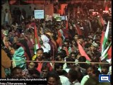 Dunya News - Karachi: MQM workers protest against Abdul Aziz statement