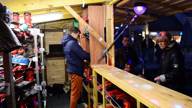 Ambiance de fin journée sur la patinoire de Paimpol.