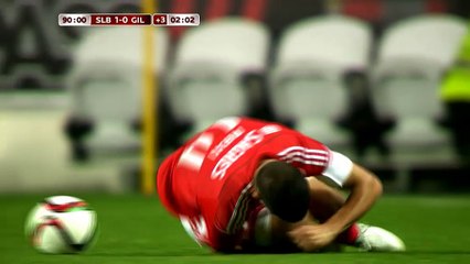 Horror tackle sees Viana sent off