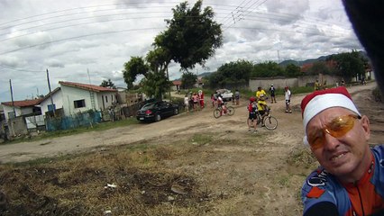 Pedal Solidário, Academia Cunzolo, Taubike, Taubaté, Tremembé, SP, Brasil, Papai Noel, Amigos, Trilha solidária, Várzea, Jardim Maracaibo (52)