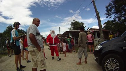 Pedal Solidário, Academia Cunzolo, Taubike, Taubaté, Tremembé, SP, Brasil, Papai Noel, Amigos, Trilha solidária, Várzea, Jardim Maracaibo (43)