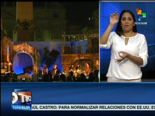 Árbol navideño adorna e ilumina la Plaza San Pedro en El Vaticano