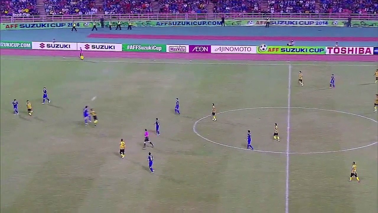 Magnifique séquence de tiki-taka de l'équipe de Thailande (Suzuki Cup 2014 Thailande vs. Malaysie)