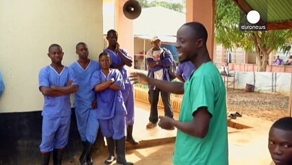 Ебола: медикам у Сьєрра-Леоне не виплачують зарплати