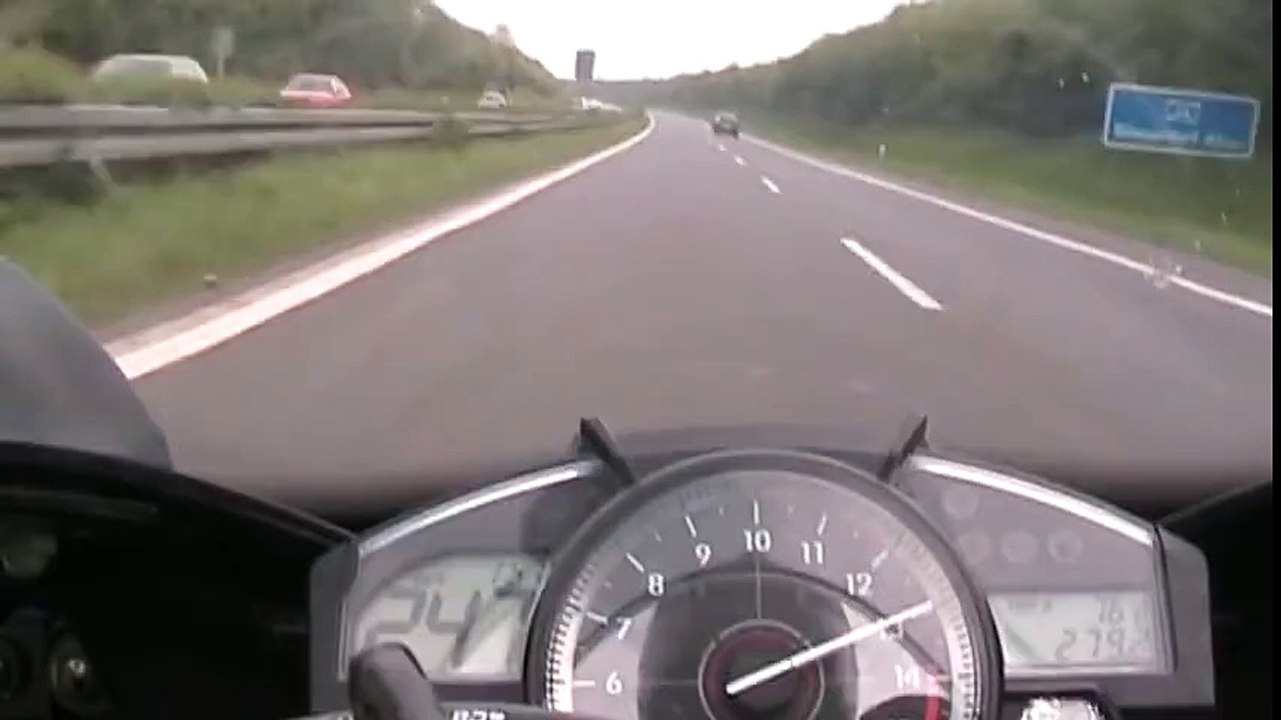 Yamaha R1 Vs BMW - Araba Tutkum