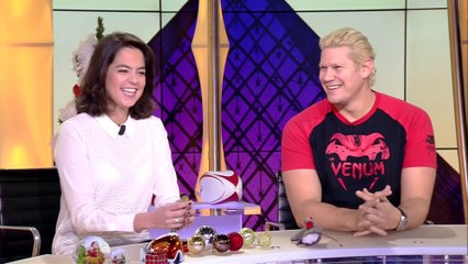 Vincent Parisi coach la comédienne Anouchka DELON à la Canne de Combat.